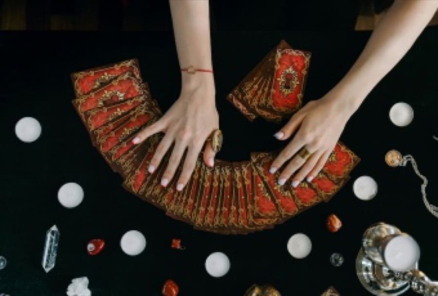 Gợi ý trải bài Tarot (Spread) cho từng mục tiêu: Tình yêu, Sự nghiệp và Định hướng bản thân